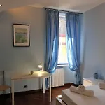 Apartamento Lovely 11 Guests Flat, Via Tribunali, Center! Nápoles