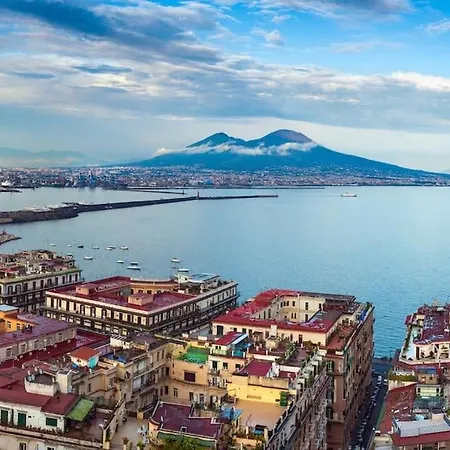Lovely 11 Guests Flat, Via Tribunali, Center! Naples