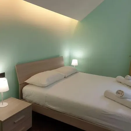 Lovely 11 Guests Flat, Via Tribunali, Center!