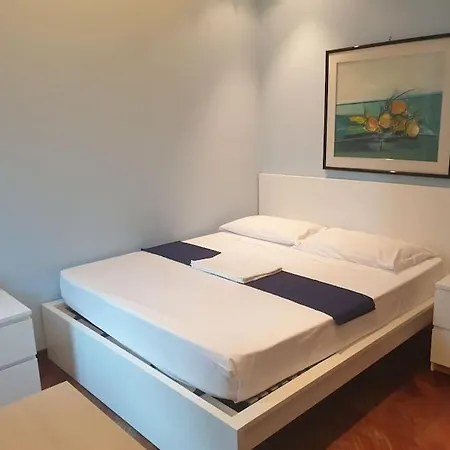 Lovely 11 Guests Flat, Via Tribunali, Center! Naples