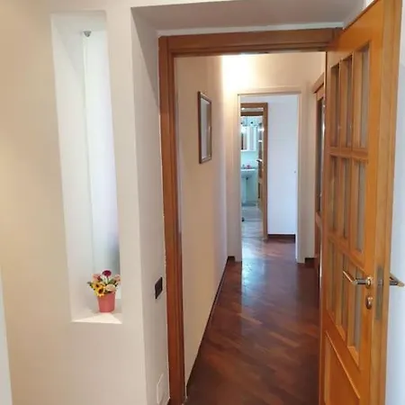 Lovely 11 Guests Flat, Via Tribunali, Center! * Naples