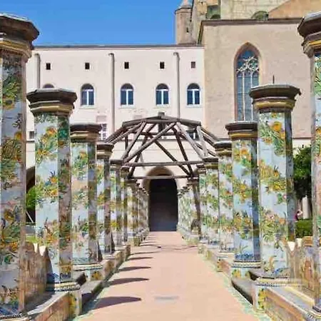 Lovely 11 Guests Flat, Via Tribunali, Center! Naples