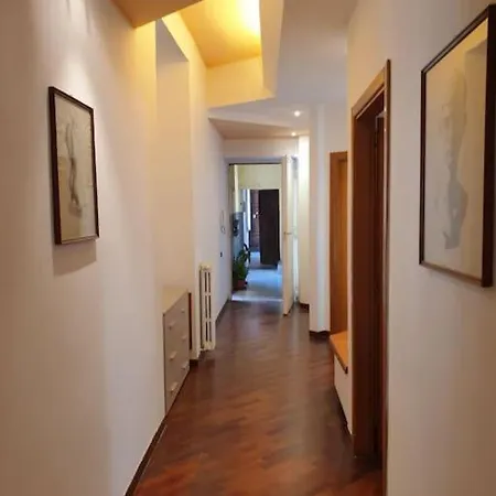 Lovely 11 Guests Flat, Via Tribunali, Center! *