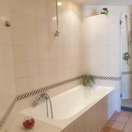 Lovely 11 Guests Flat, Via Tribunali, Center! *