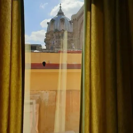 Apartment Lovely 11 Guests Flat, Via Tribunali, Center!