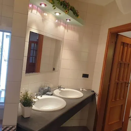 Lovely 11 Guests Flat, Via Tribunali, Center!